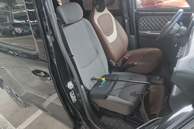 Used Wuling Zhiguang New Energy 2025 Comfort Model Right Front Seat