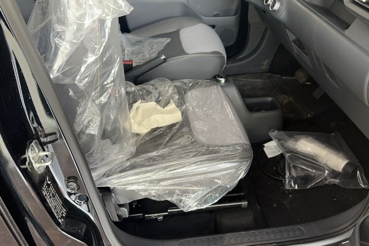 Used Wuling Zhiguang New Energy 2025 Model 305km Ambitious Edition Right Front Seat