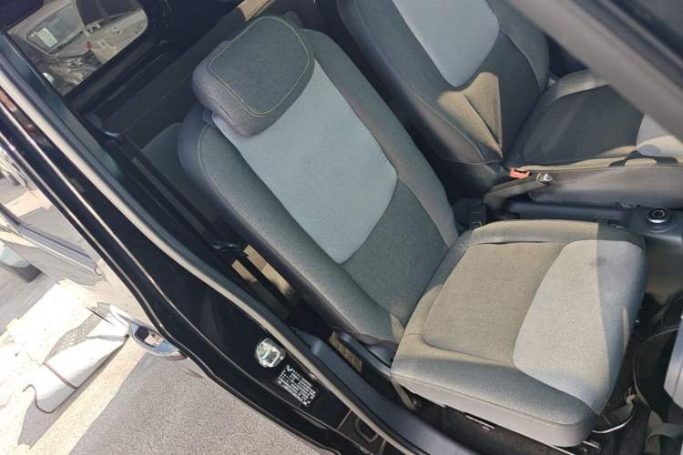 Used Wuling Zhiguang New Energy 2025 Model 305km Ambitious Edition Right Front Seat