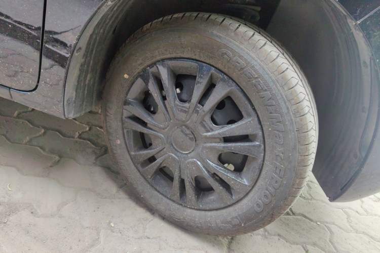 Used Wuling Zhiguang New Energy 2025 Model 305km Ambitious Edition Right Front Wheel Hub