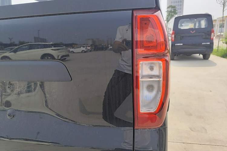 Used Wuling Zhiguang New Energy 2025 Comfort Model Right Rear Taillight