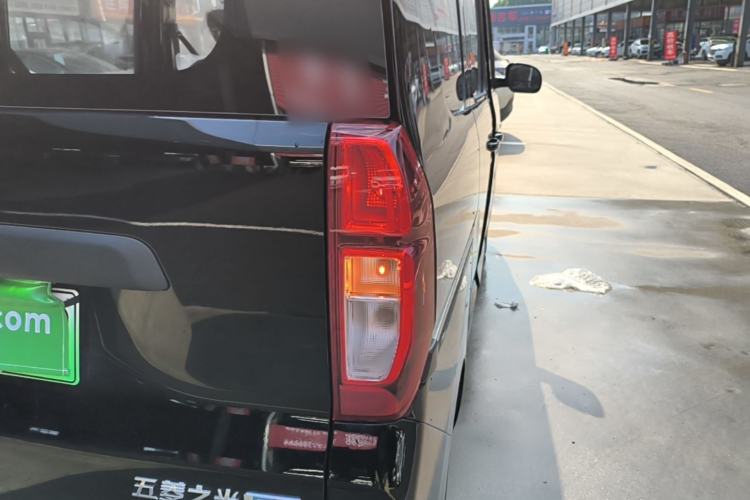 Used Wuling Zhiguang New Energy 2025 Model 305km Ambitious Edition Right Rear Taillight