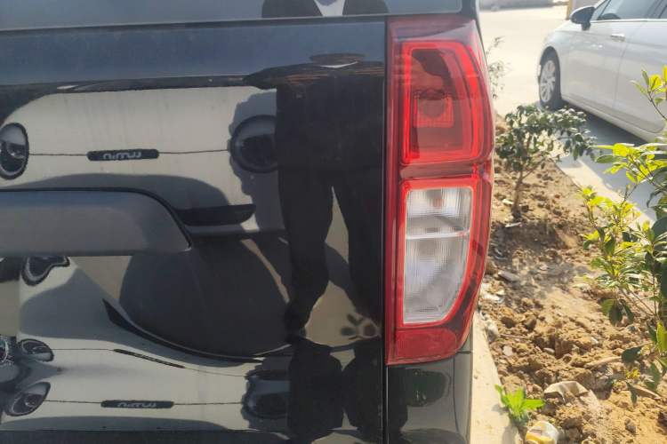 Used Wuling Zhiguang New Energy 2025 Model 305km Ambitious Edition Right Rear Taillight