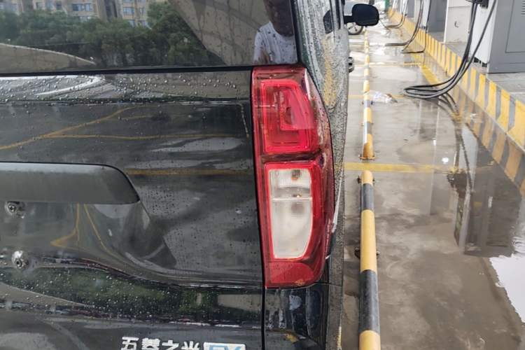 Used Wuling Zhiguang New Energy 2025 Model 305km Ambitious Edition Right Rear Taillight