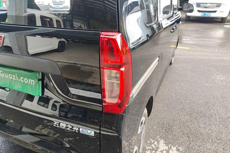 Used Wuling Zhiguang New Energy 2025 Model 305km Ambitious Edition Right Rear Taillight