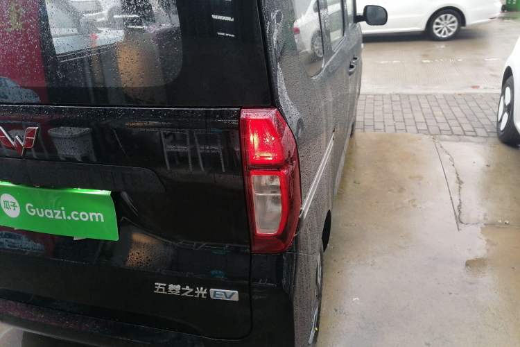 Used Wuling Zhiguang New Energy 2025 Model 305km Ambitious Edition Right Rear Taillight