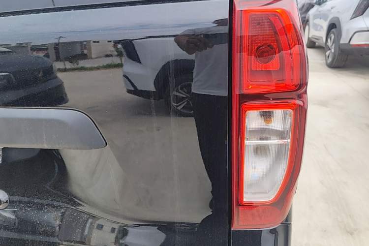 Used Wuling Zhiguang New Energy 2025 Model 305km Ambitious Edition Right Rear Taillight