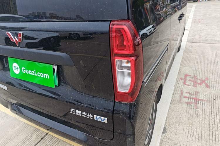 Used Wuling Zhiguang New Energy 2025 Model 305km Ambitious Edition Right Rear Taillight