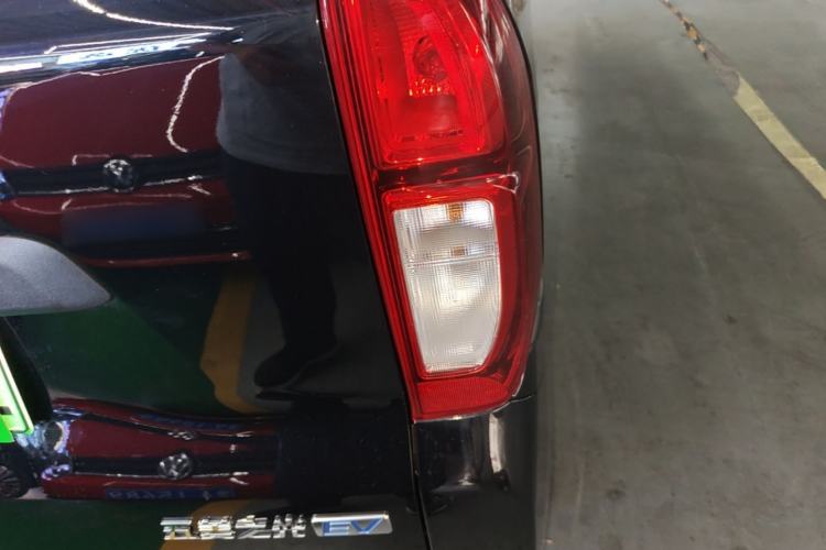 Used Wuling Zhiguang New Energy 2025 Standard Model Right Rear Taillight