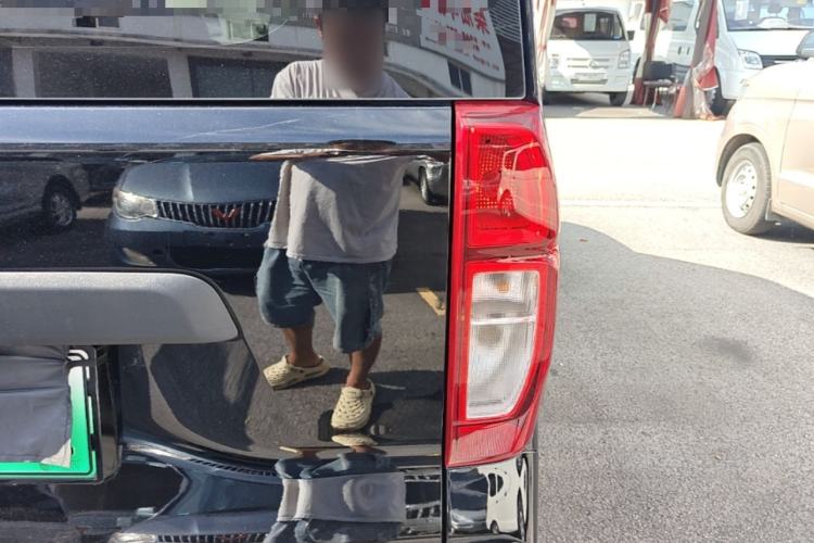 Used Wuling Zhiguang New Energy 2025 Model 305km Ambitious Edition Right Rear Taillight