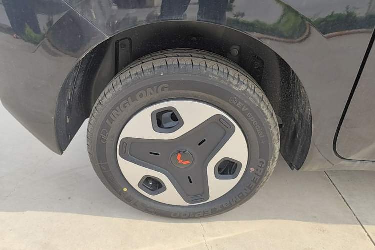 Used Wuling Zhiguang New Energy 2025 Comfort Model Right Rear Wheel Hub