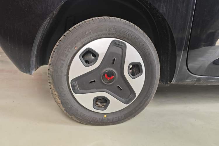 Used Wuling Zhiguang New Energy 2025 Comfort Model Right Rear Wheel Hub