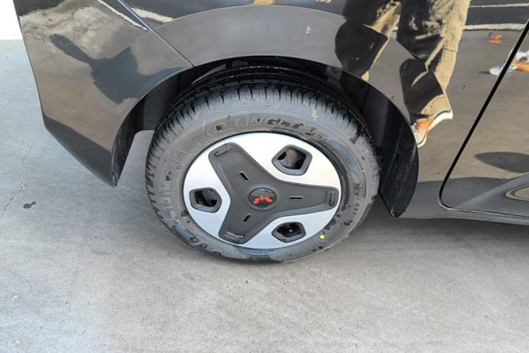 Used Wuling Zhiguang New Energy 2025 Model 305km Ambitious Edition Right Rear Wheel Hub