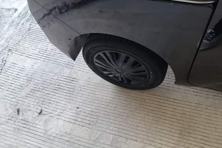 Used Wuling Zhiguang New Energy 2025 Comfort Model Right Rear Wheel Hub