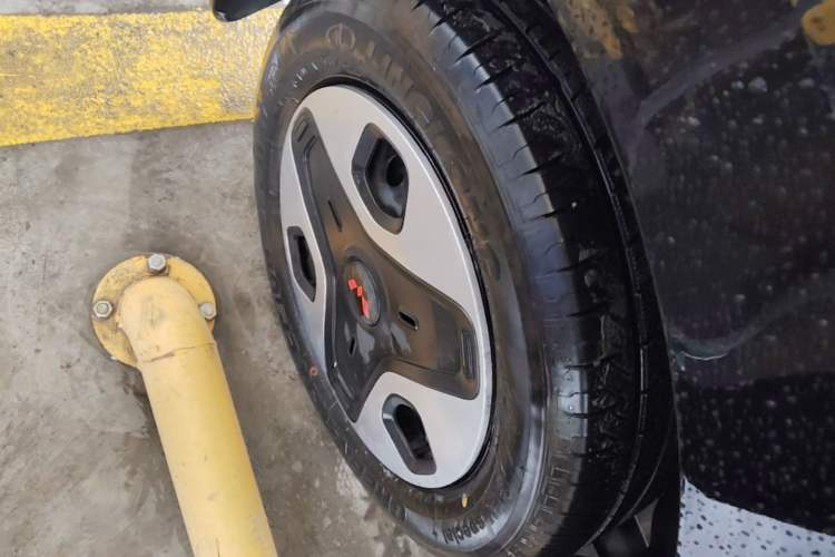 Used Wuling Zhiguang New Energy 2025 Model 305km Ambitious Edition Right Rear Wheel Hub