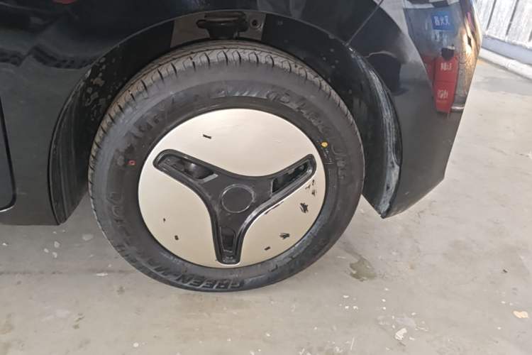 Used Wuling Zhiguang New Energy 2025 Standard Model Right Rear Wheel Hub