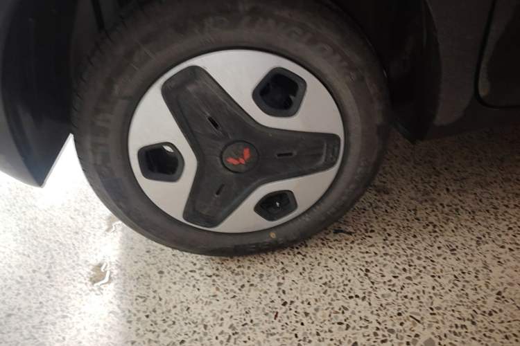 Used Wuling Zhiguang New Energy 2025 Comfort Model Right Rear Wheel Hub