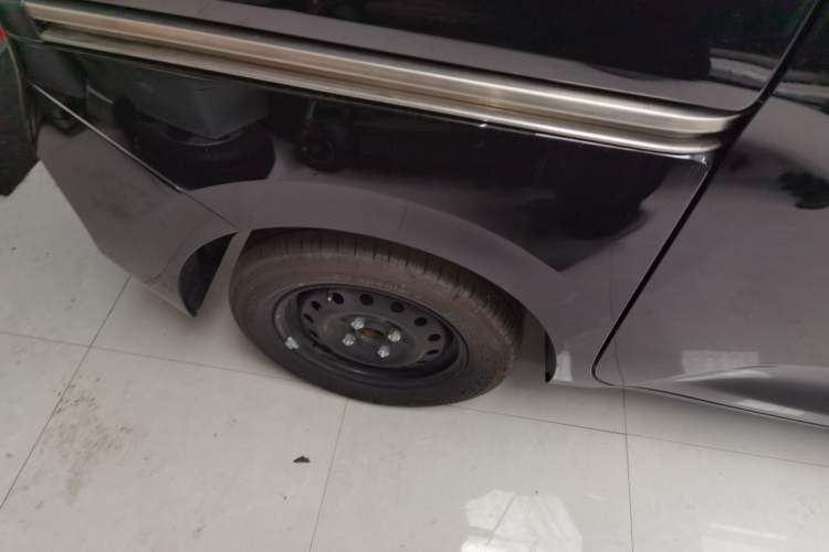 Used Wuling Zhiguang New Energy 2025 Standard Model Right Rear Wheel Hub