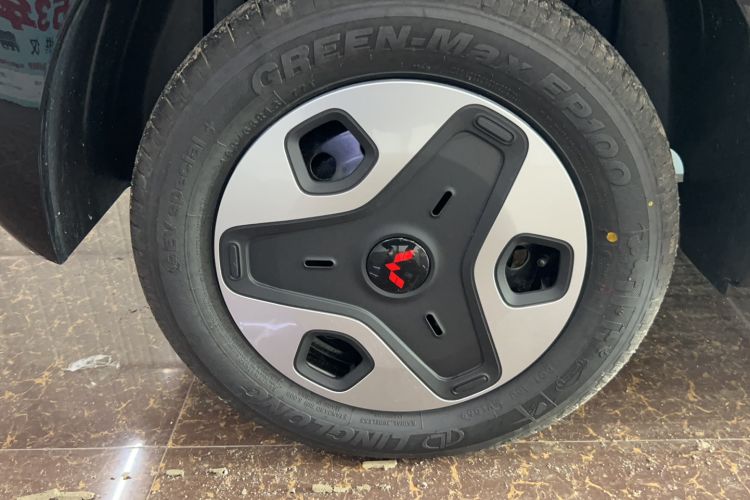 Used Wuling Zhiguang New Energy 2025 Model 305km Ambitious Edition Right Rear Wheel Hub