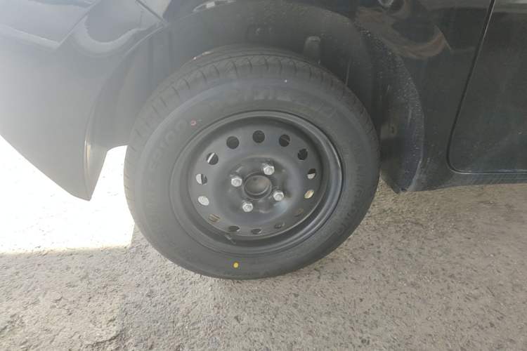Used Wuling Zhiguang New Energy 2025 Standard Model Right Rear Wheel Hub
