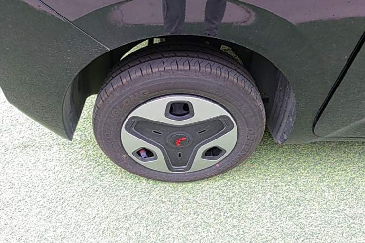 Used Wuling Zhiguang New Energy 2025 Comfort Model Right Rear Wheel Hub