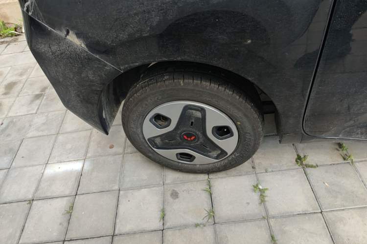 Used Wuling Zhiguang New Energy 2025 Model 305km Ambitious Edition Right Rear Wheel Hub