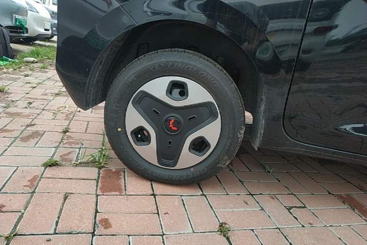 Used Wuling Zhiguang New Energy 2025 Comfort Model Right Rear Wheel Hub