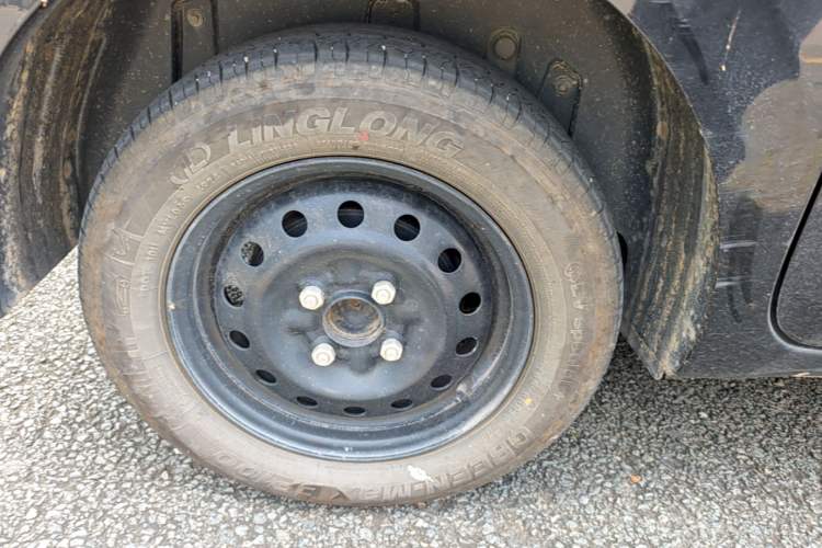 Used Wuling Zhiguang New Energy 2025 Standard Model Right Rear Wheel Hub