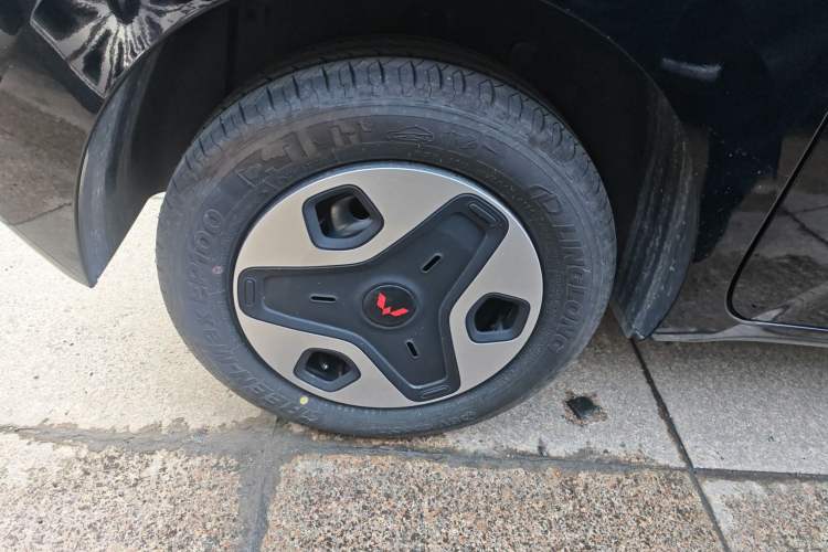Used Wuling Zhiguang New Energy 2025 Comfort Model Right Rear Wheel Hub