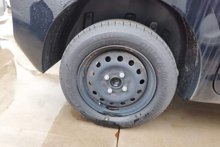 Used Wuling Zhiguang New Energy 2025 Standard Model Right Rear Wheel Hub