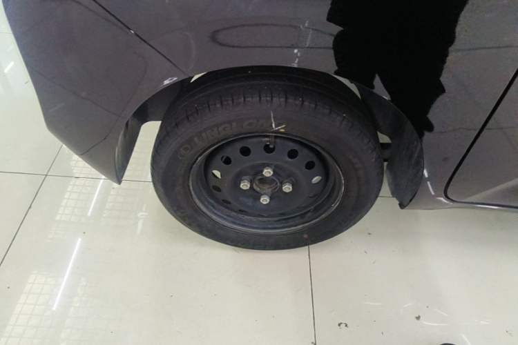 Used Wuling Zhiguang New Energy 2025 Standard Model Right Rear Wheel Hub