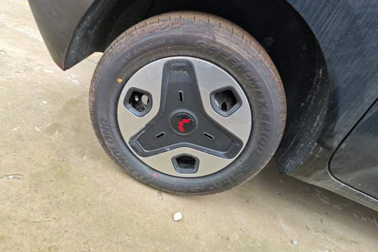 Used Wuling Zhiguang New Energy 2025 Comfort Model Right Rear Wheel Hub