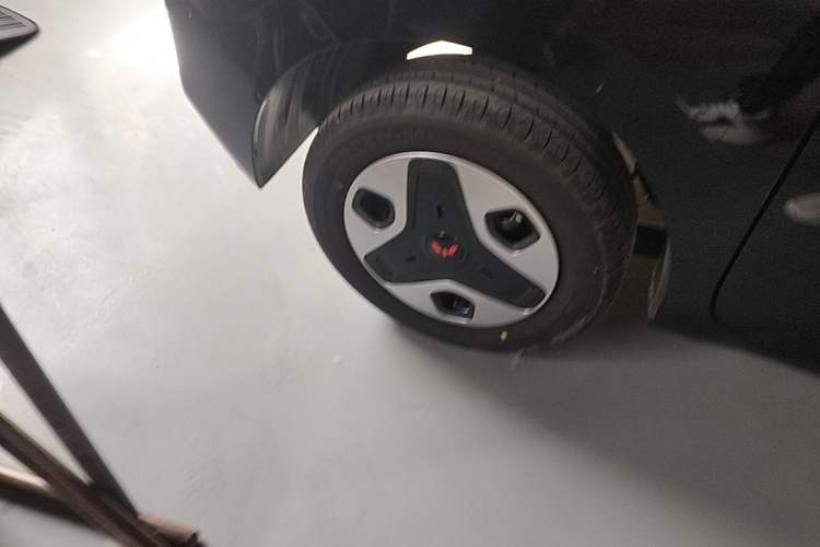 Used Wuling Zhiguang New Energy 2025 Comfort Model Right Rear Wheel Hub