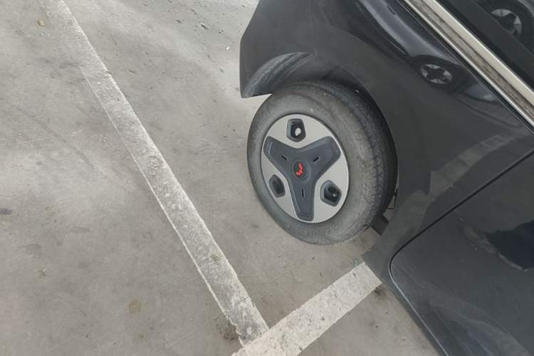 Used Wuling Zhiguang New Energy 2025 Comfort Model Right Rear Wheel Hub