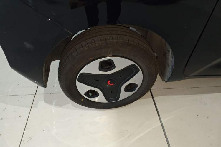Used Wuling Zhiguang New Energy 2025 Comfort Model Right Rear Wheel Hub