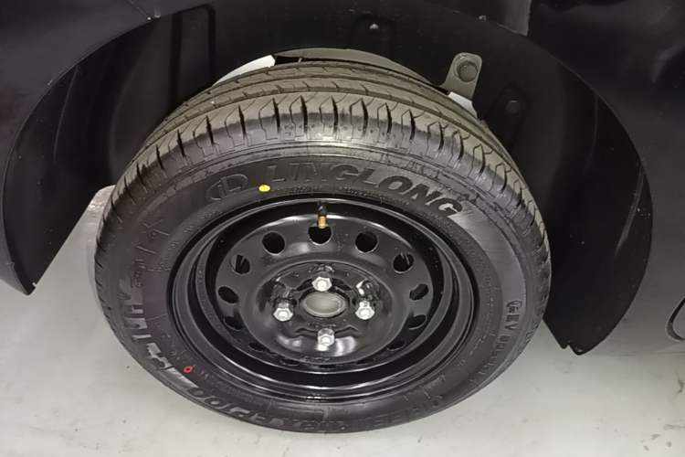 Used Wuling Zhiguang New Energy 2025 Standard Model Right Rear Wheel Hub