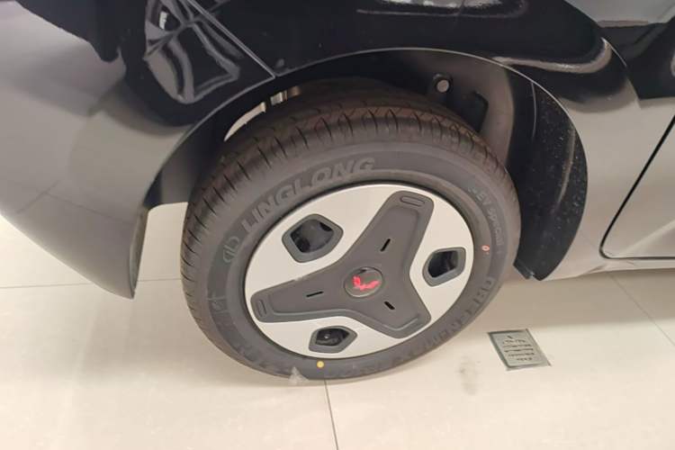 Used Wuling Zhiguang New Energy 2025 Comfort Model Right Rear Wheel Hub