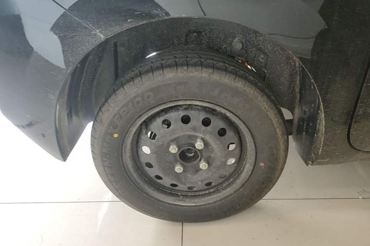 Used Wuling Zhiguang New Energy 2025 Standard Model Right Rear Wheel Hub