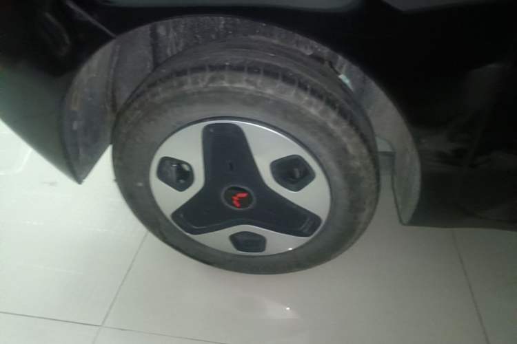 Used Wuling Zhiguang New Energy 2025 Comfort Model Right Rear Wheel Hub