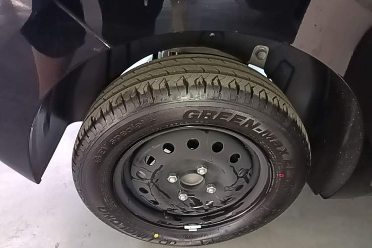 Used Wuling Zhiguang New Energy 2025 Standard Model Right Rear Wheel Hub