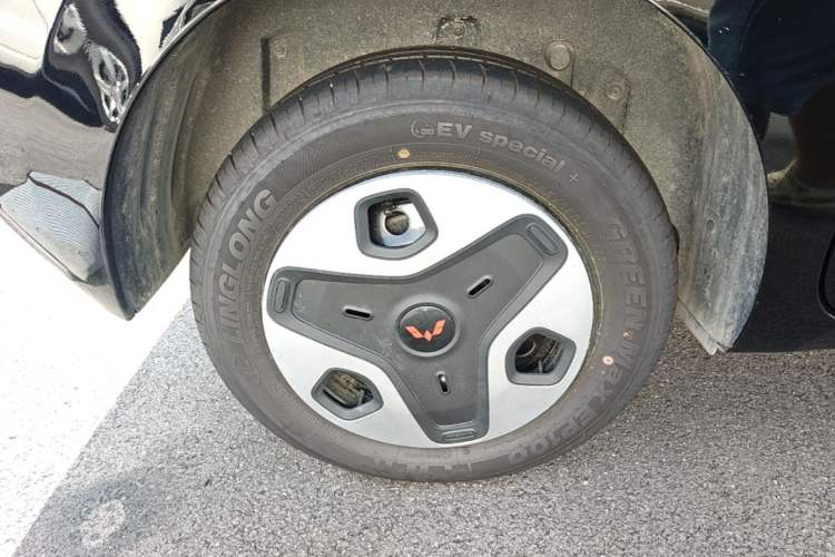 Used Wuling Zhiguang New Energy 2025 Model 305km Ambitious Edition Right Rear Wheel Hub