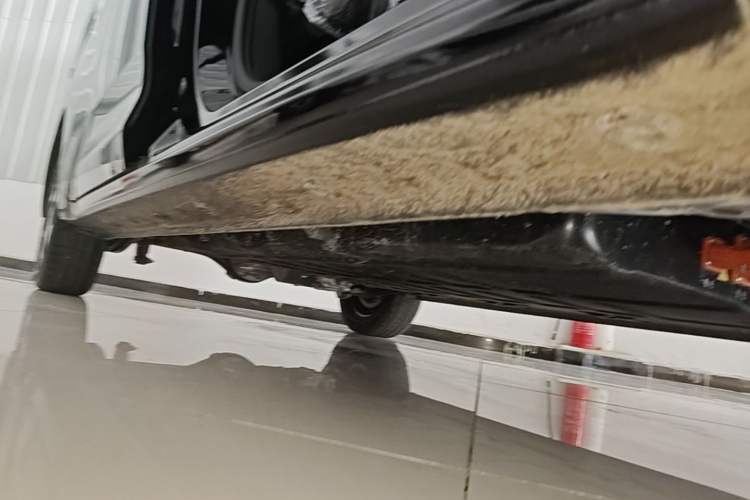 Used Wuling Zhiguang New Energy 2025 Model 305km Ambitious Edition Right Side Sill