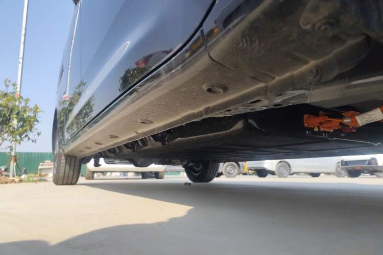 Used Wuling Zhiguang New Energy 2025 Model 305km Ambitious Edition Right Side Sill
