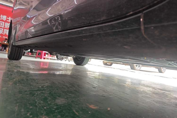 Used Wuling Zhiguang New Energy 2025 Model 305km Ambitious Edition Right Side Sill