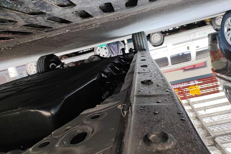 Used Wuling Zhiguang New Energy 2025 Model 305km Ambitious Edition Right Side Sill