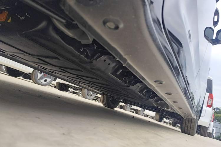 Used Wuling Zhiguang New Energy 2025 Model 305km Ambitious Edition Right Side Sill