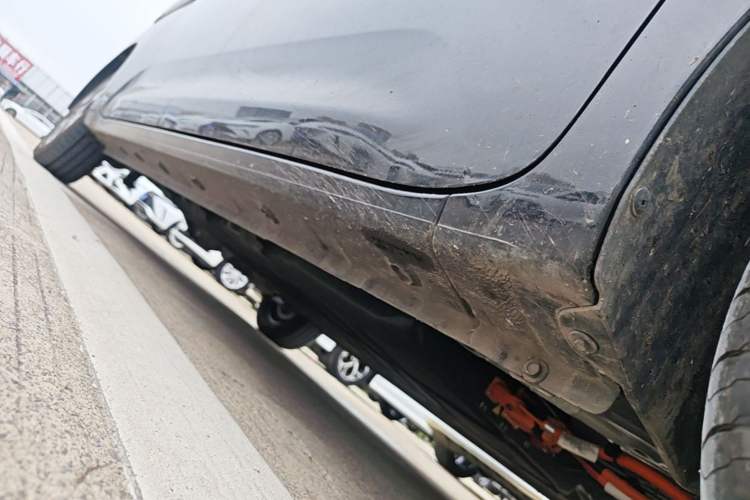 Used Wuling Zhiguang New Energy 2025 Model 305km Ambitious Edition Right Side Sill