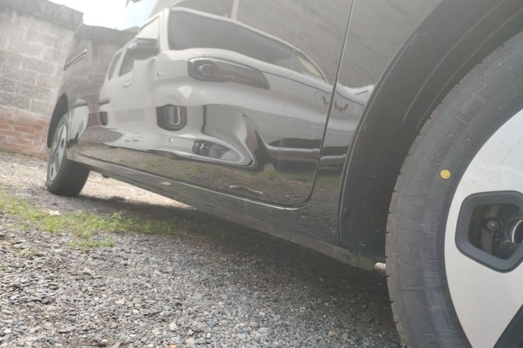 Used Wuling Zhiguang New Energy 2025 Model 305km Ambitious Edition Right Side Sill