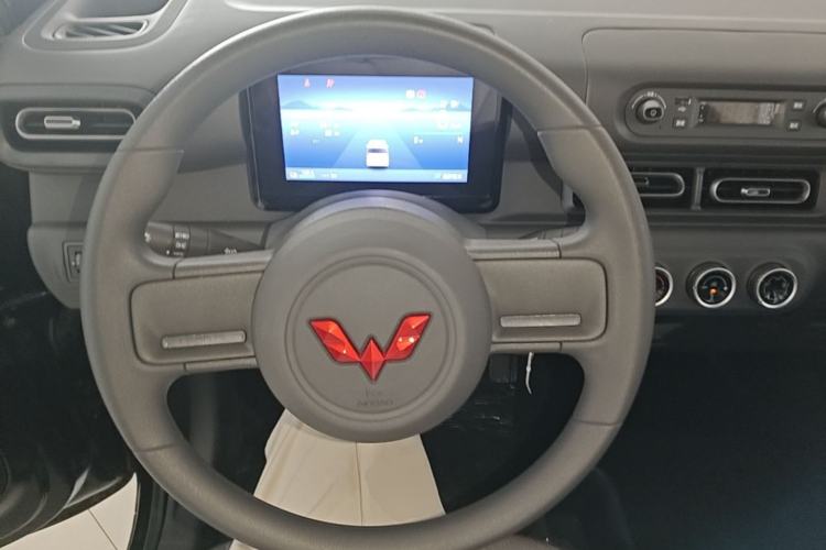 Used Wuling Zhiguang New Energy 2025 Model 305km Ambitious Edition Steering Wheel