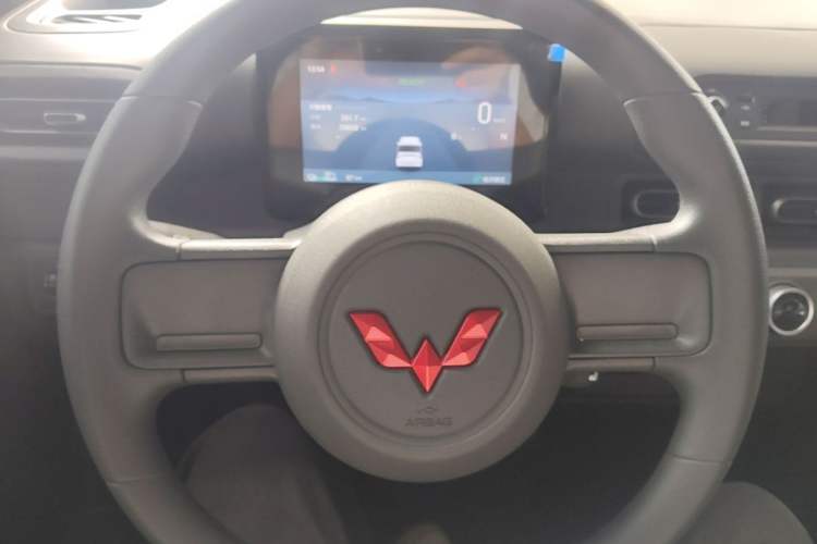 Used Wuling Zhiguang New Energy 2025 Model 305km Ambitious Edition Steering Wheel